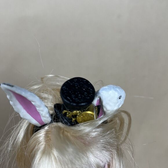 EVER AFTER HIGH Doll Bunny Blanc Doll 2012 Mattel - Picture 3 of 9